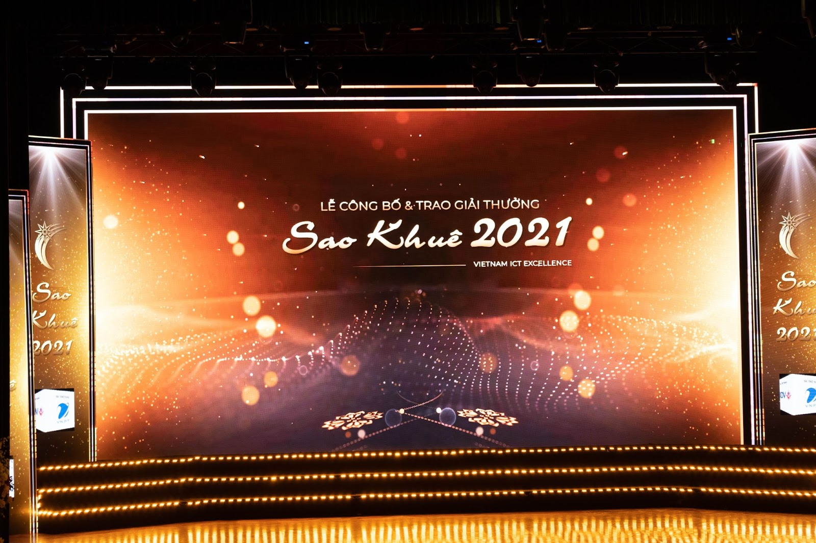 Sân khấu lễ trao giải Sao Khuê 2021 tại Nhà hát Quân đội Hà Nội